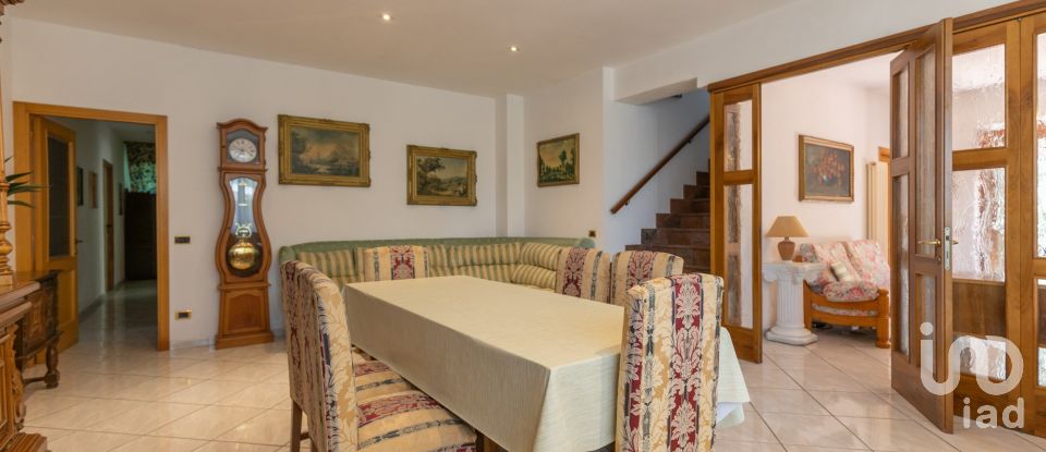 Townhouse 9 rooms of 205 m² in Sirolo (60020)