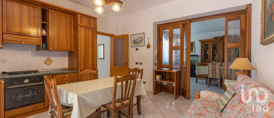 Townhouse 9 rooms of 205 m² in Sirolo (60020)