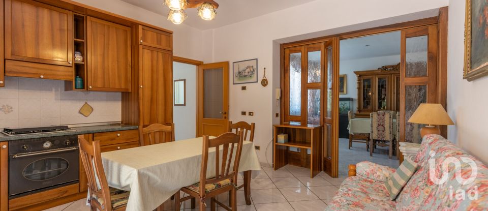 Town house 9 rooms of 205 m² in Sirolo (60020)