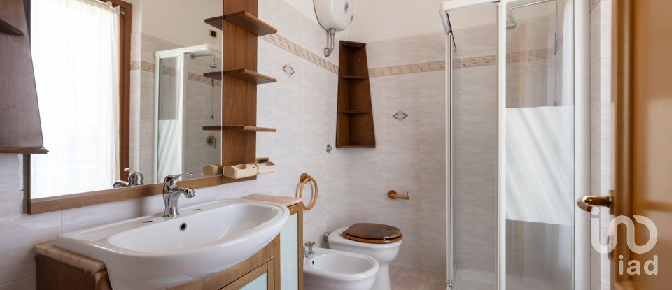 Townhouse 9 rooms of 205 m² in Sirolo (60020)