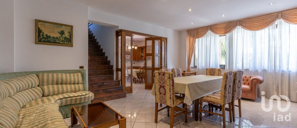 Townhouse 9 rooms of 205 m² in Sirolo (60020)