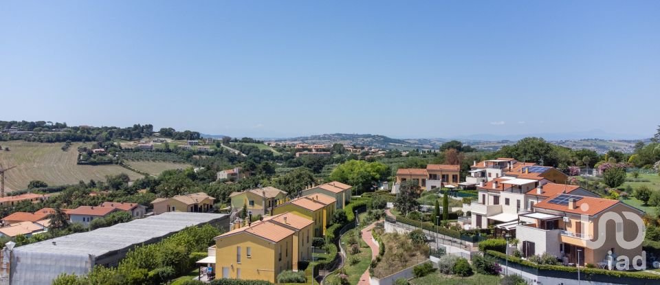 Townhouse 9 rooms of 205 m² in Sirolo (60020)