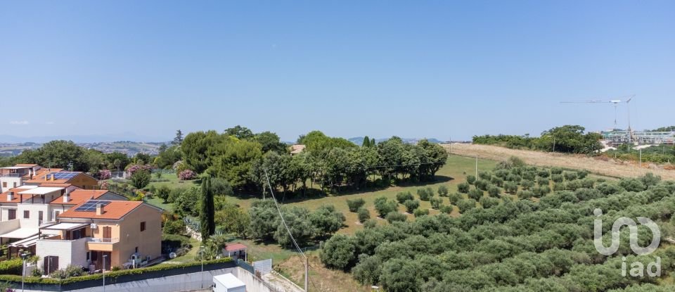 Townhouse 9 rooms of 205 m² in Sirolo (60020)