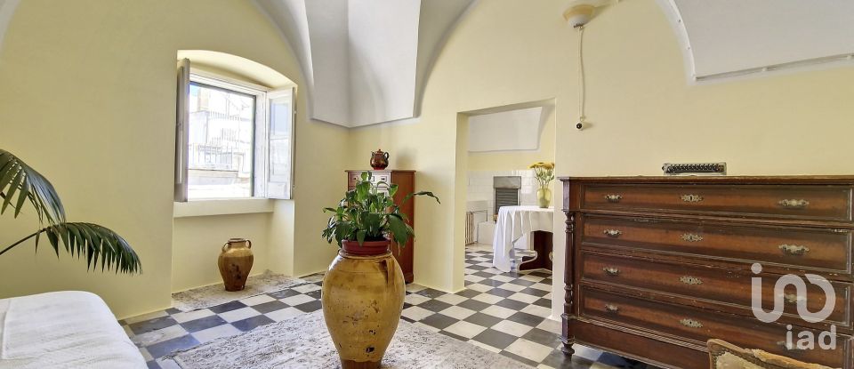 Town house 7 rooms of 105 m² in Ostuni (72017)