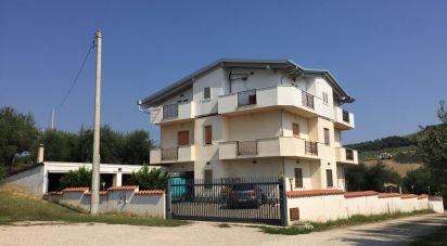 Casale 16 locali di 545 m² in Città Sant'Angelo (65013)