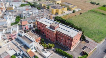 Palazzo / Stabile di 2.500 m² in Arnesano (73010)