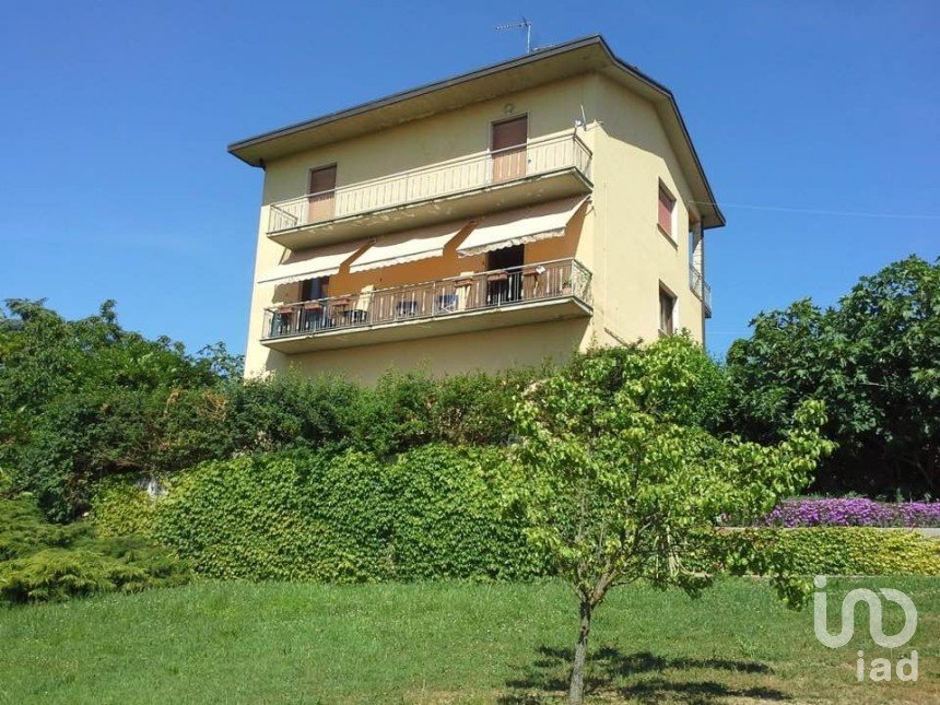 Casa indipendente 15 locali di 236 m² in Santa Maria della Versa (27047)