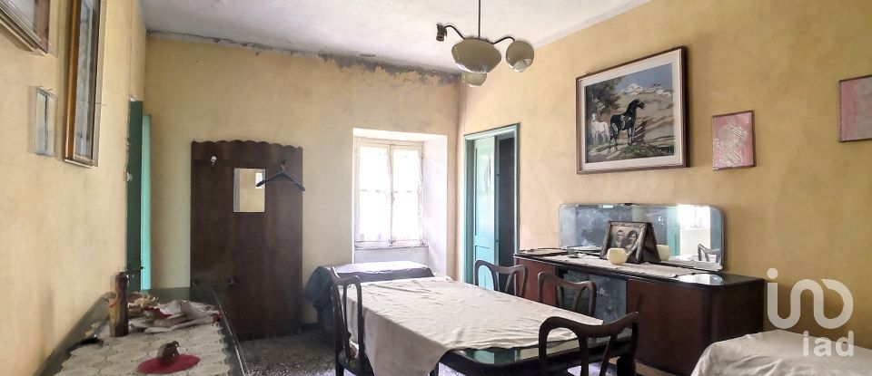 House 9 rooms of 180 m² in Varese Ligure (19028)