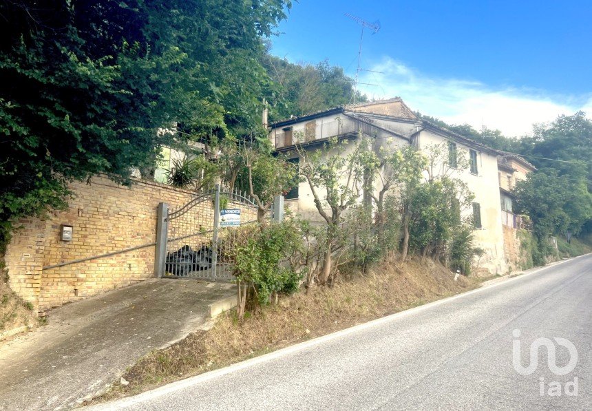 Mansion 6 rooms of 90 m² in Pollenza (62010)