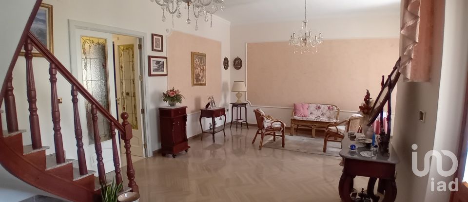 Casa indipendente 11 locali di 229 m² in Poggiardo (73037)