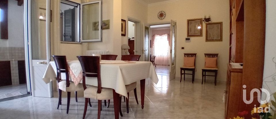 Town house 11 rooms of 229 m² in Poggiardo (73037)