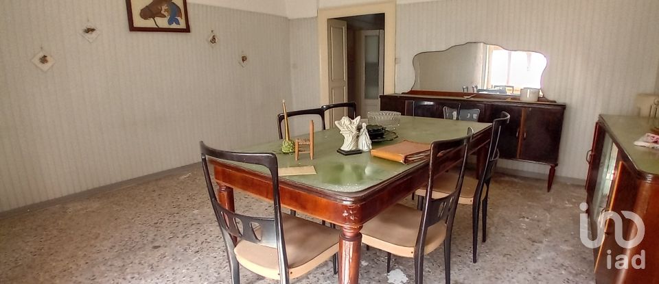 Town house 7 rooms of 204 m² in Taviano (73057)