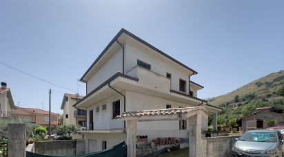 Villa 7 locali di 330 m² in Tivoli (00019)