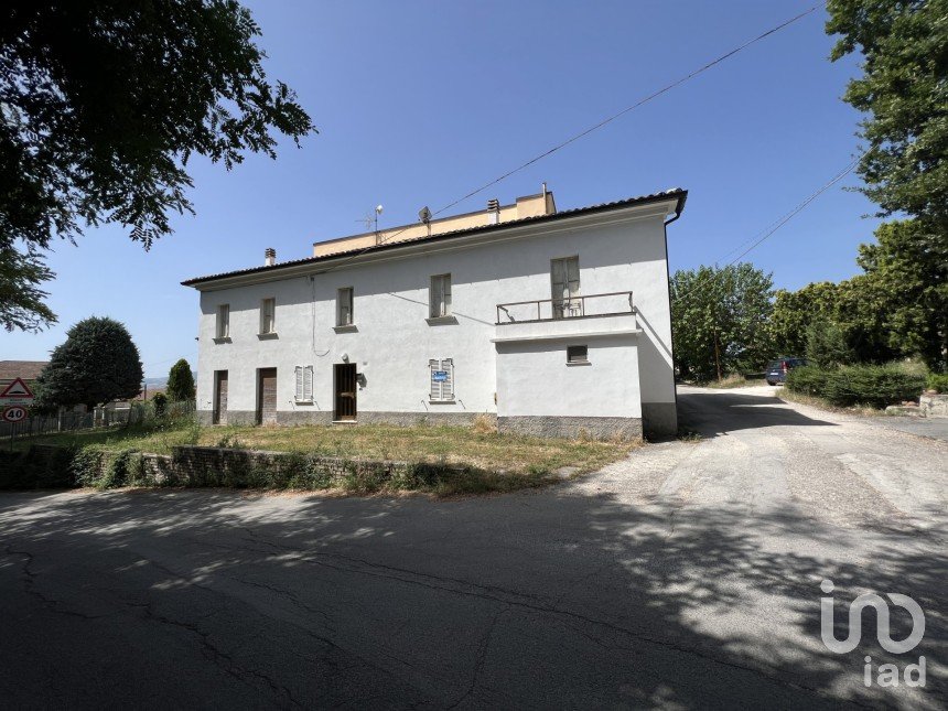 Abitazione 10 locali di 180 m² in Falerone (63837)
