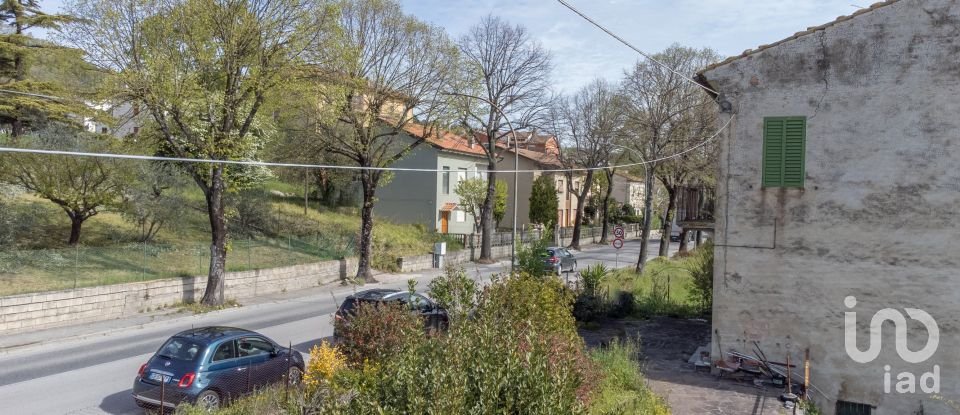 Townhouse 14 rooms of 270 m² in Rosora (60030)