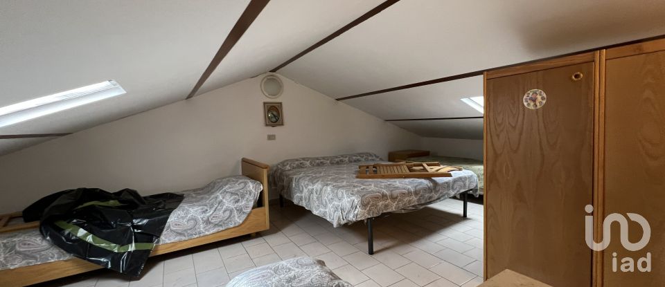Village house 8 rooms of 80 m² in Monte Vidon Corrado (63836)