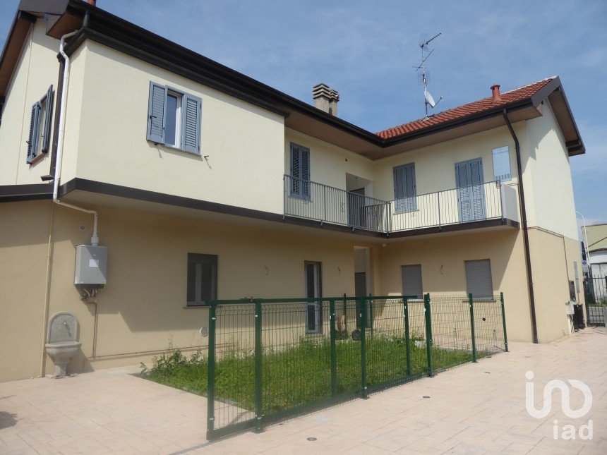 Apartment 5 rooms of 64 m² in Seregno (20831)