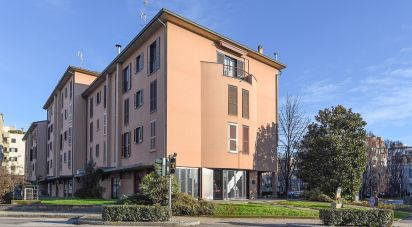 Retail property of 200 m² in Vedano al Lambro (20854)