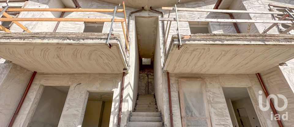 Block of flats 3 rooms of 88 m² in Sirolo (60020)