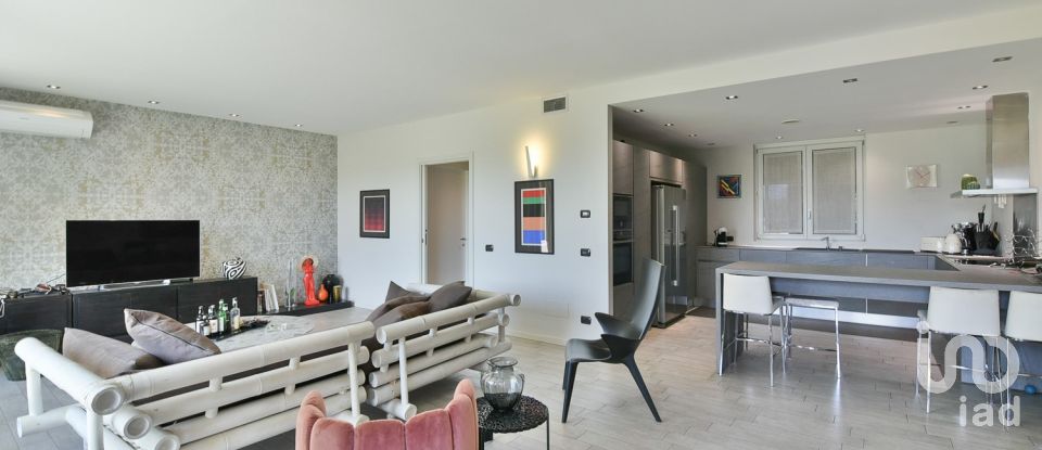 Villa a schiera 7 locali di 197 m² in Oggiono (23848)