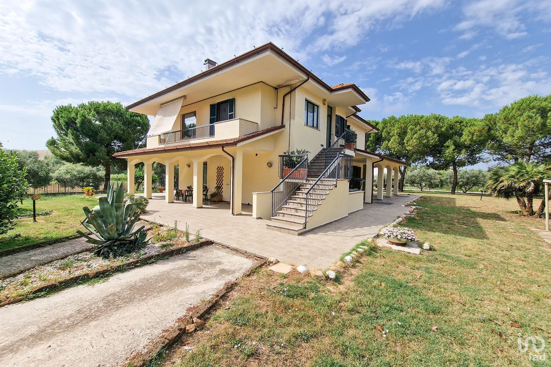 Villa Bifamiliare 15 locali di 425 m² in Sant'Elpidio a Mare