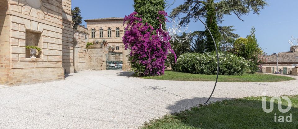Villa storica 20 locali di 3.000 m² in Porto San Giorgio (63822)
