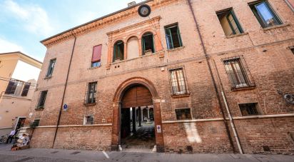 Offices of 426 m² in Ferrara (44122)