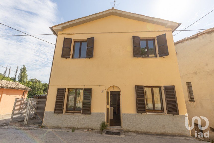 Mansion 6 rooms of 86 m² in Cingoli (62011)