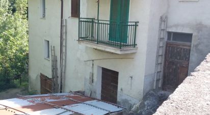 Rifugio 10 locali di 118 m² in Castelli (64041)
