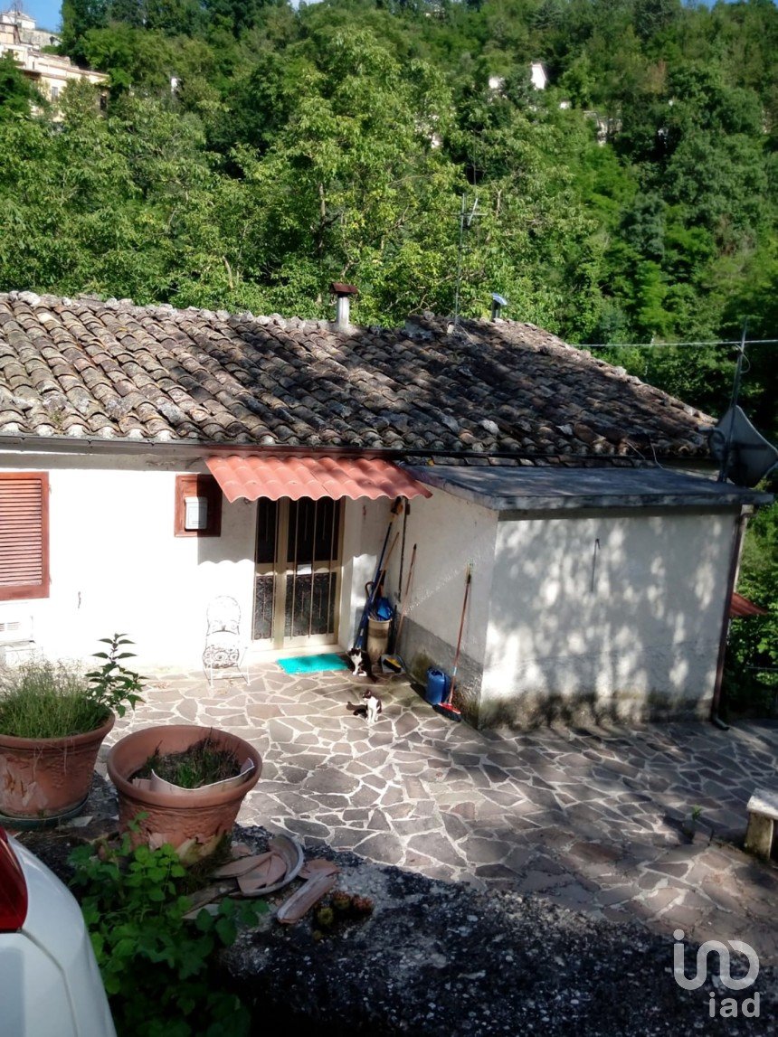 Lodge 10 rooms of 118 m² in Castelli (64041)