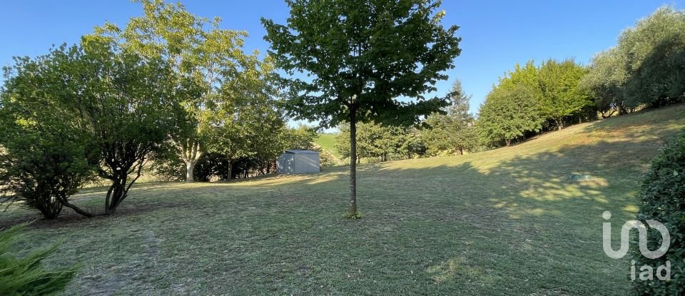 Farm 8 rooms of 250 m² in Monte Urano (63813)