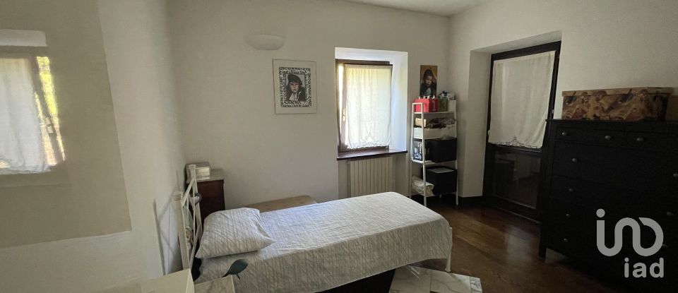 Farm 8 rooms of 250 m² in Monte Urano (63813)