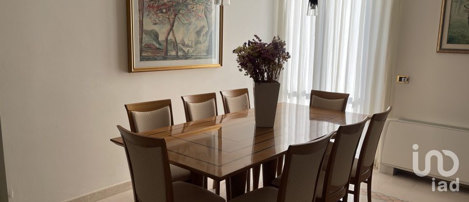 Farm 8 rooms of 250 m² in Monte Urano (63813)