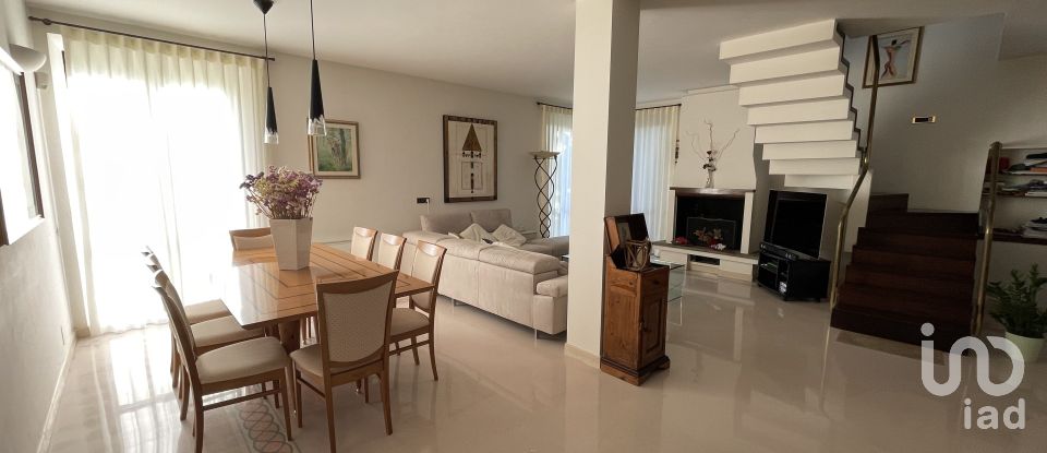 Farm 8 rooms of 250 m² in Monte Urano (63813)