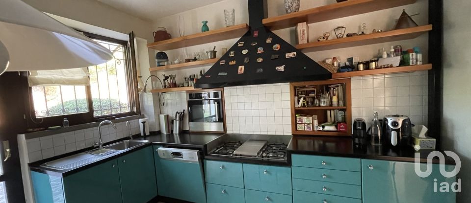 Farm 8 rooms of 250 m² in Monte Urano (63813)