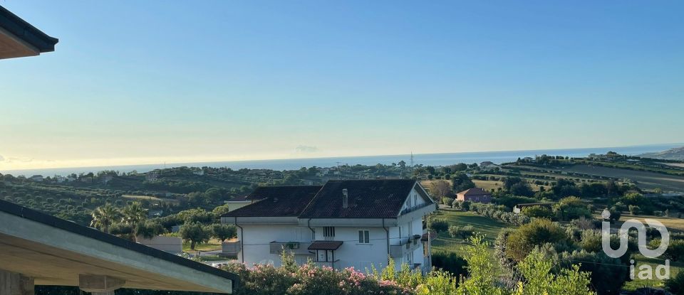 House 12 rooms of 422 m² in Mosciano Sant'Angelo (64023)