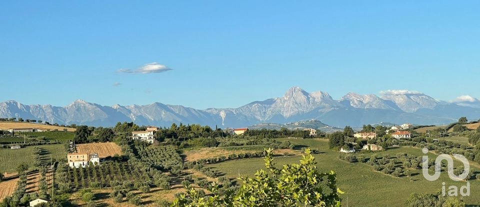 House 12 rooms of 422 m² in Mosciano Sant'Angelo (64023)