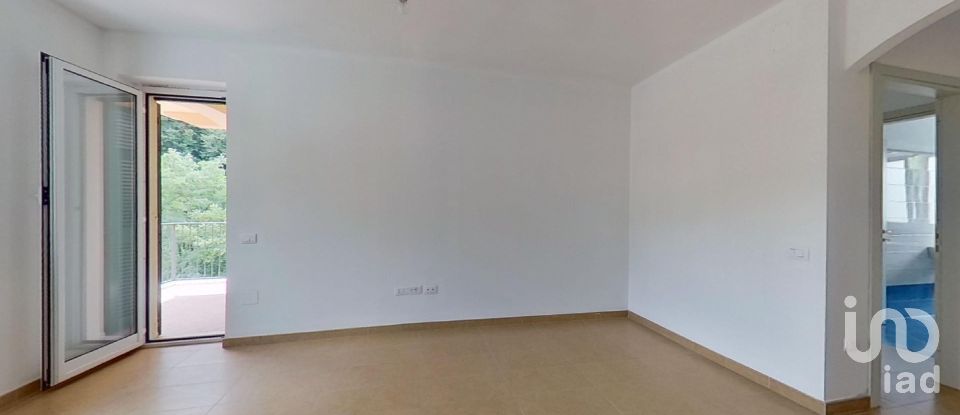 Four-room apartment of 100 m² in Moconesi (16047)