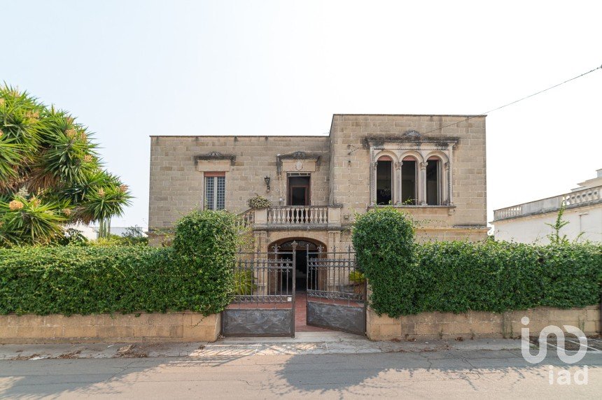 Villa storica 19 locali di 612 m² in Racale (73055)