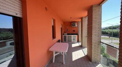Building 3 rooms of 73 m² in Fermo (63900)