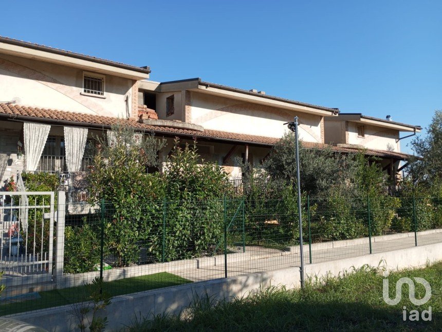 Villa a schiera 11 locali di 250 m² in Collecorvino (65010)