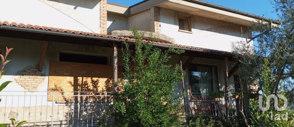 Traditional house 11 rooms of 250 m² in Collecorvino (65010)