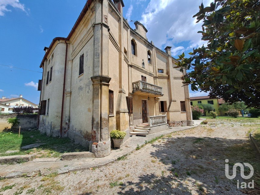 Barn conversion 10 rooms of 600 m² in Rovigo (45100)