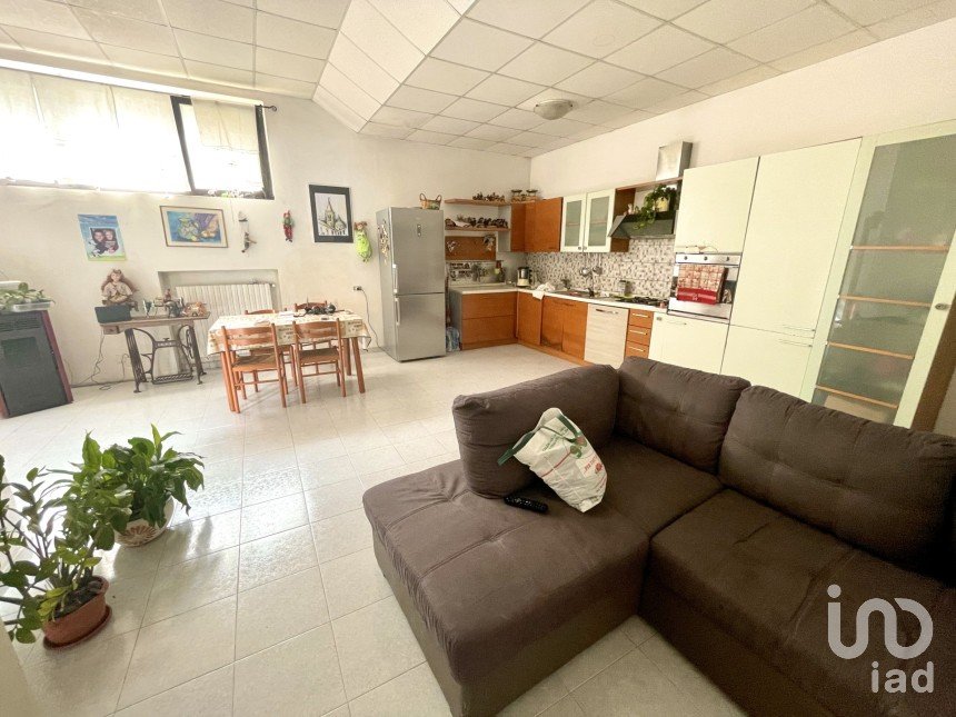 Mansion 8 rooms of 189 m² in Sulmona (67039)