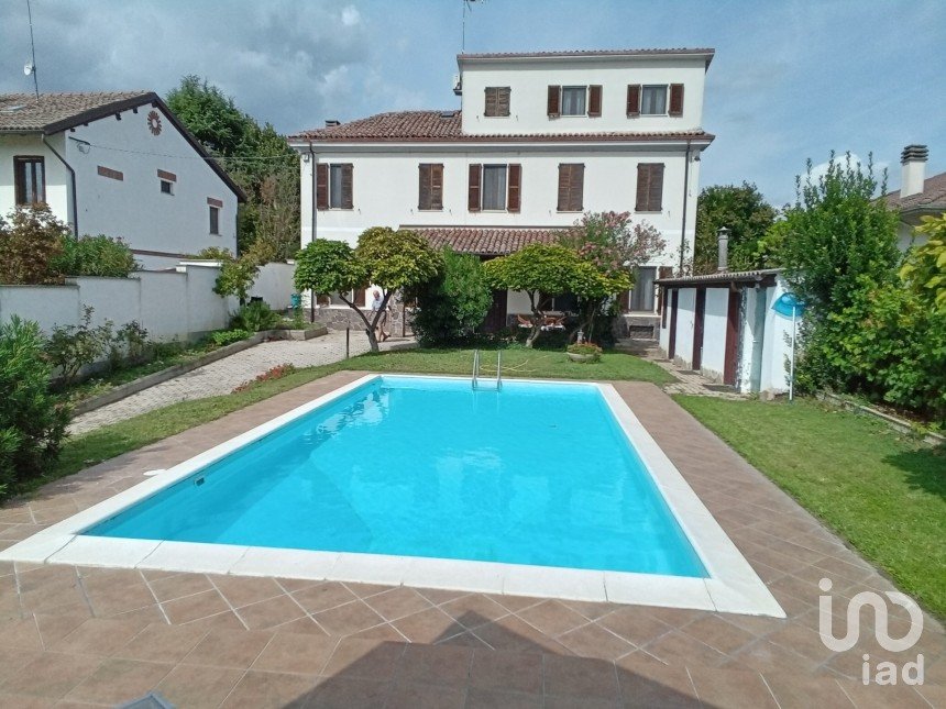 Casa indipendente 6 locali di 187 m² in Rivarone (15040)