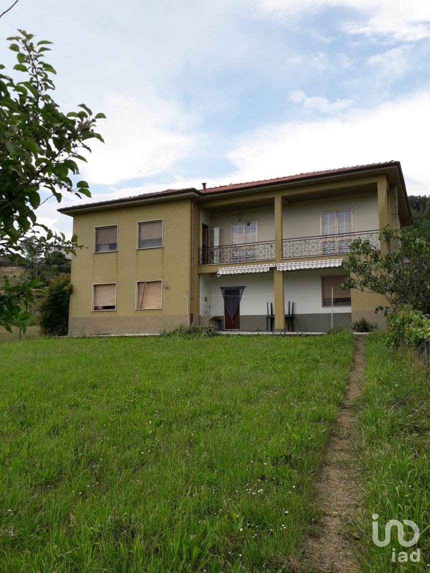 Casa indipendente 7 locali di 190 m² in Licciana Nardi (54016)
