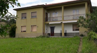 Casa indipendente 7 locali di 190 m² in Licciana Nardi (54016)