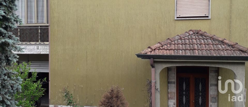 Casa indipendente 7 locali di 190 m² in Licciana Nardi (54016)