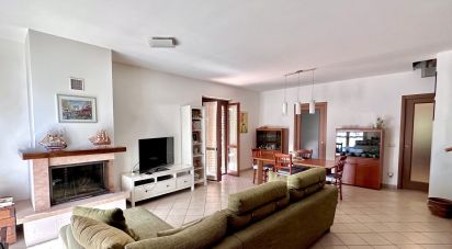 Villa a schiera 5 locali di 130 m² in Montecosaro (62010)