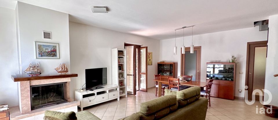 Villa a schiera 5 locali di 130 m² in Montecosaro (62010)